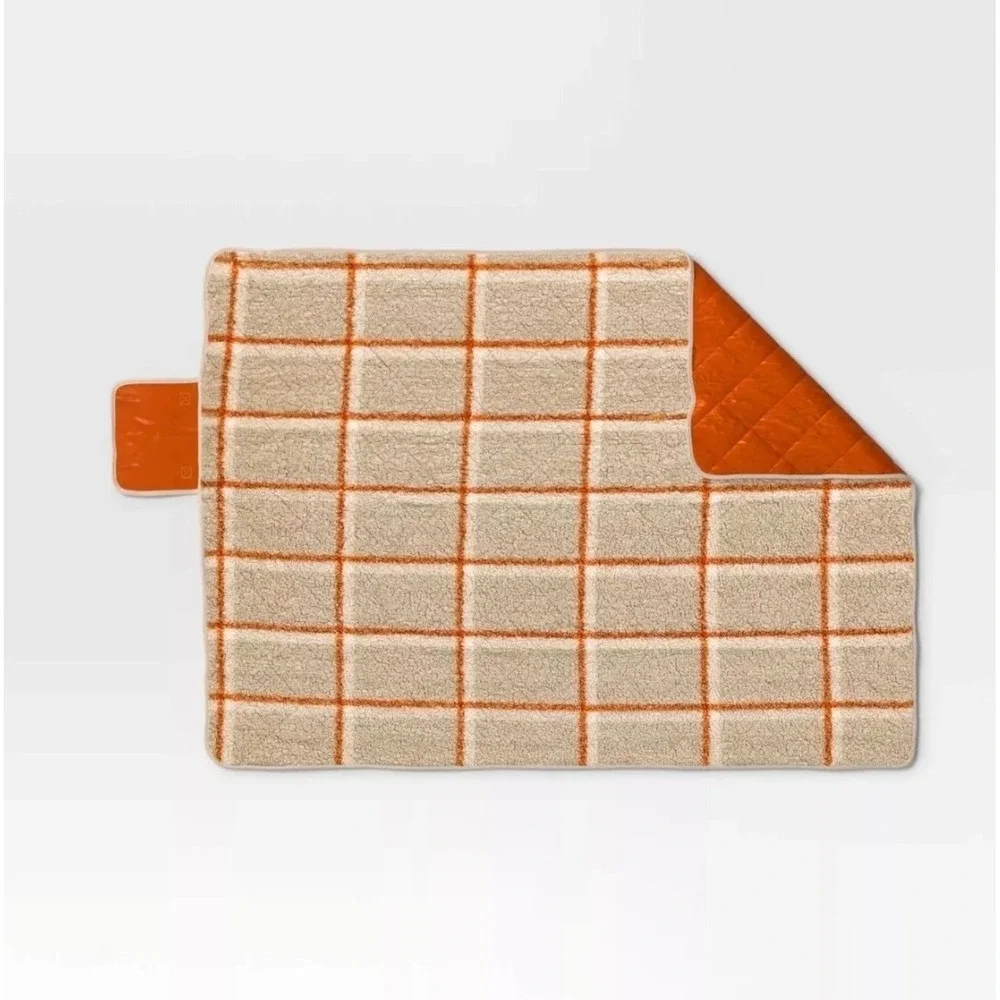 Room Essentials Take Anywhere Throw Orange Plaid Sherpa Picnic Blanket 50x70